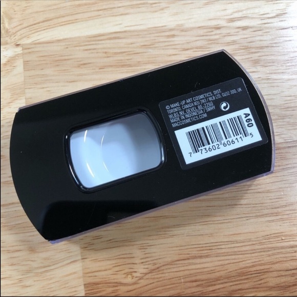 5/$25 M·A·C LASH / 81 CHARMER LASH - Picture 4 of 9